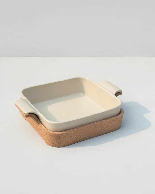 Java Baking Dish with Cork Lining Sleek Men's Metallic