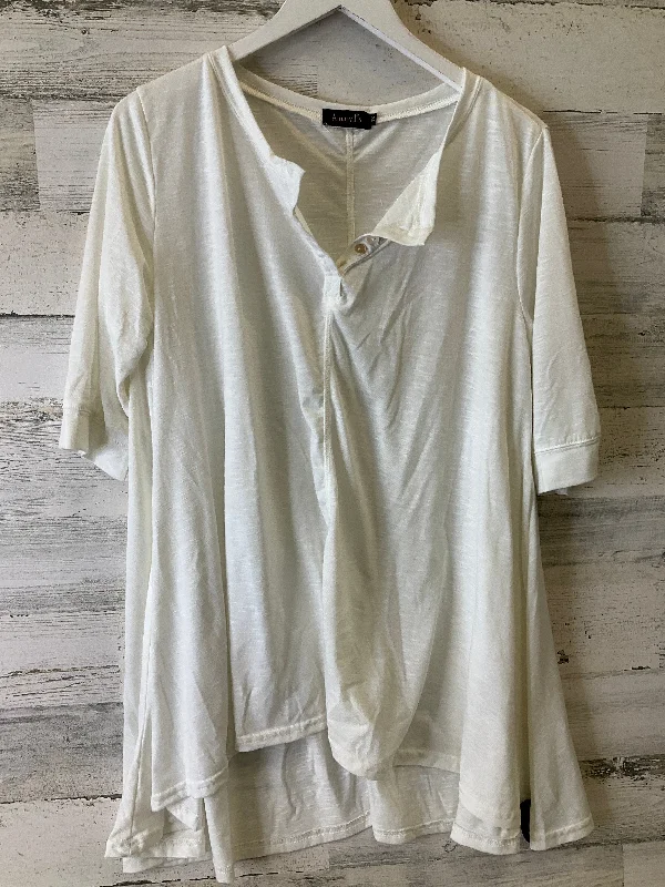 Top Short Sleeve By Amaryllis In White, Size: 1x Street