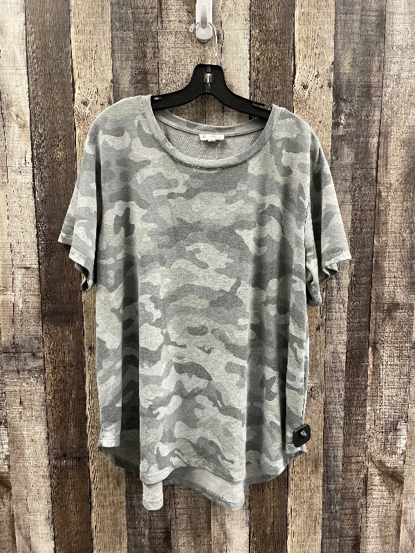 Top Short Sleeve By Jane And Delancey In Camouflage Print, Size: 2x Artistic Men's Hand