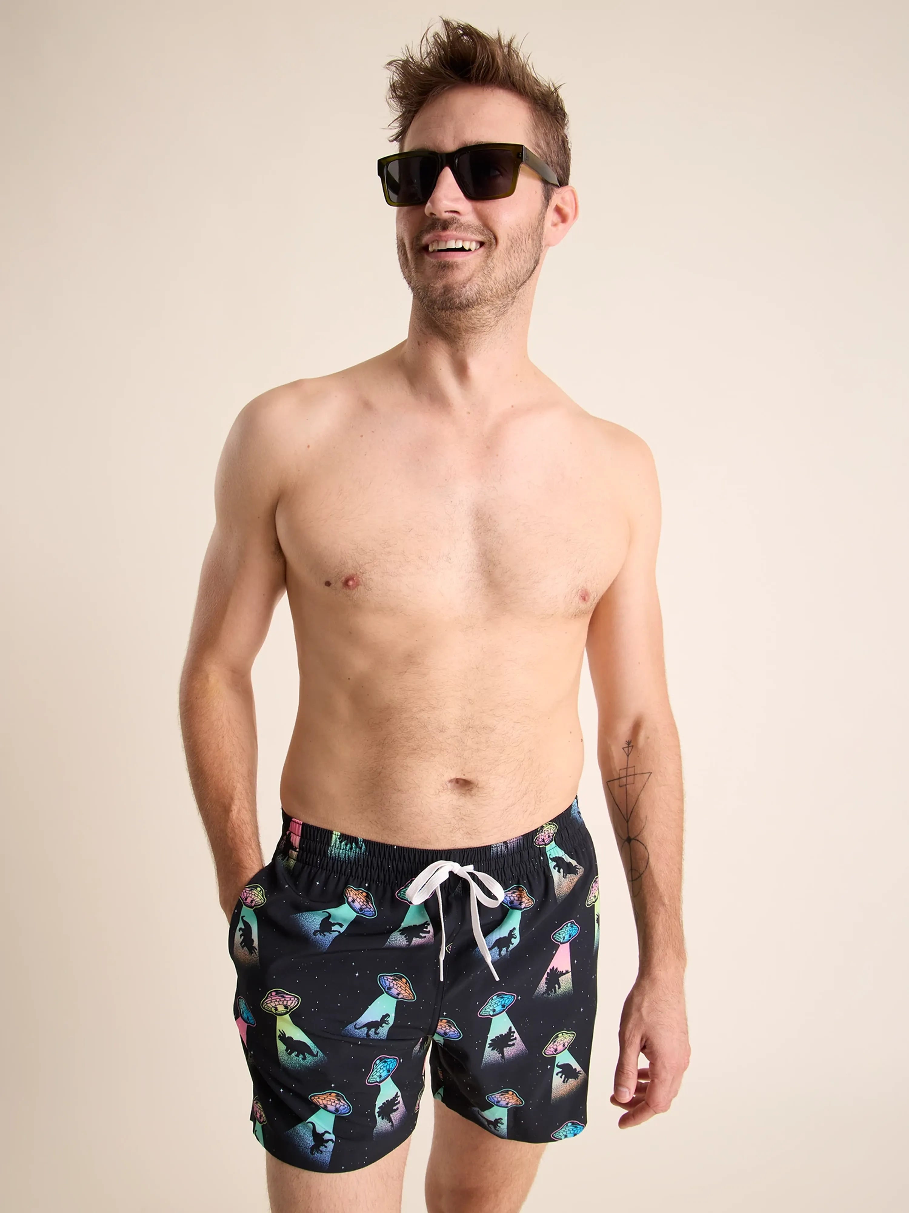 Chubbies 5.5-Inch The Beam Me Ups Swim Trunks - Black - Pattern Base (Plaids) Refined Men's Velvet