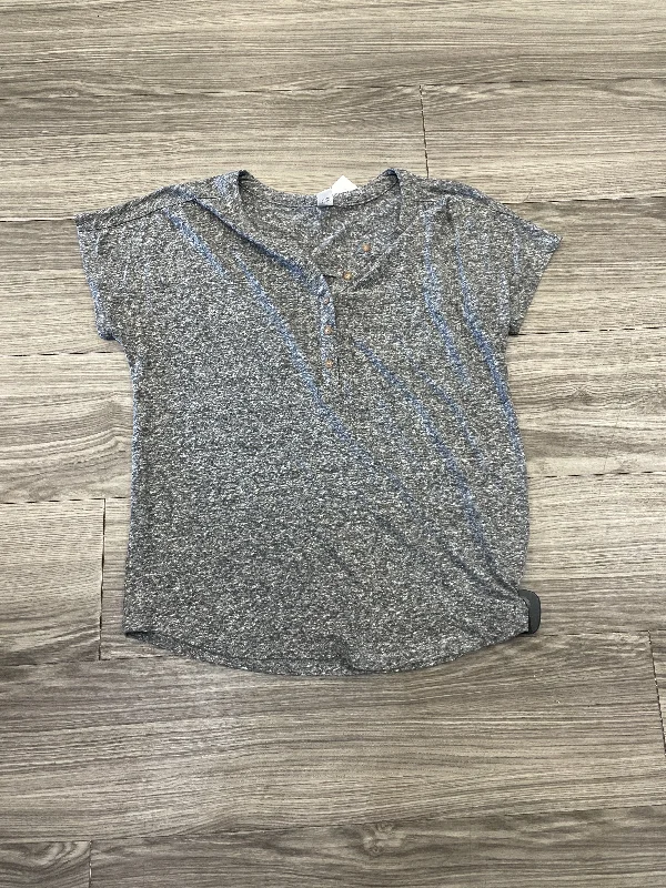 Top Short Sleeve By Old Navy In Grey, Size: S Modern Men's Geometric