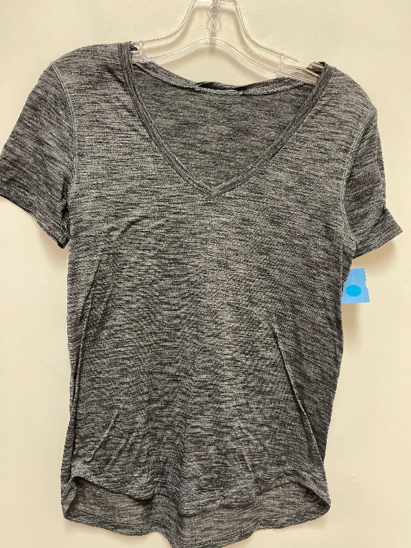 Athletic Top Short Sleeve By Lululemon In Grey, Size: S Minimalist Men's Casual 